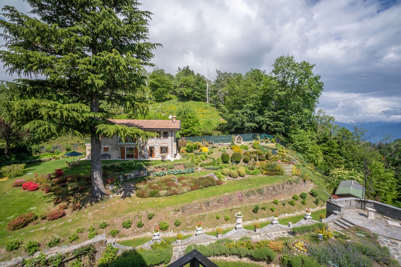 GIGNESE Splendida Villa Con Parco E Dependance Alpino Immobiliare