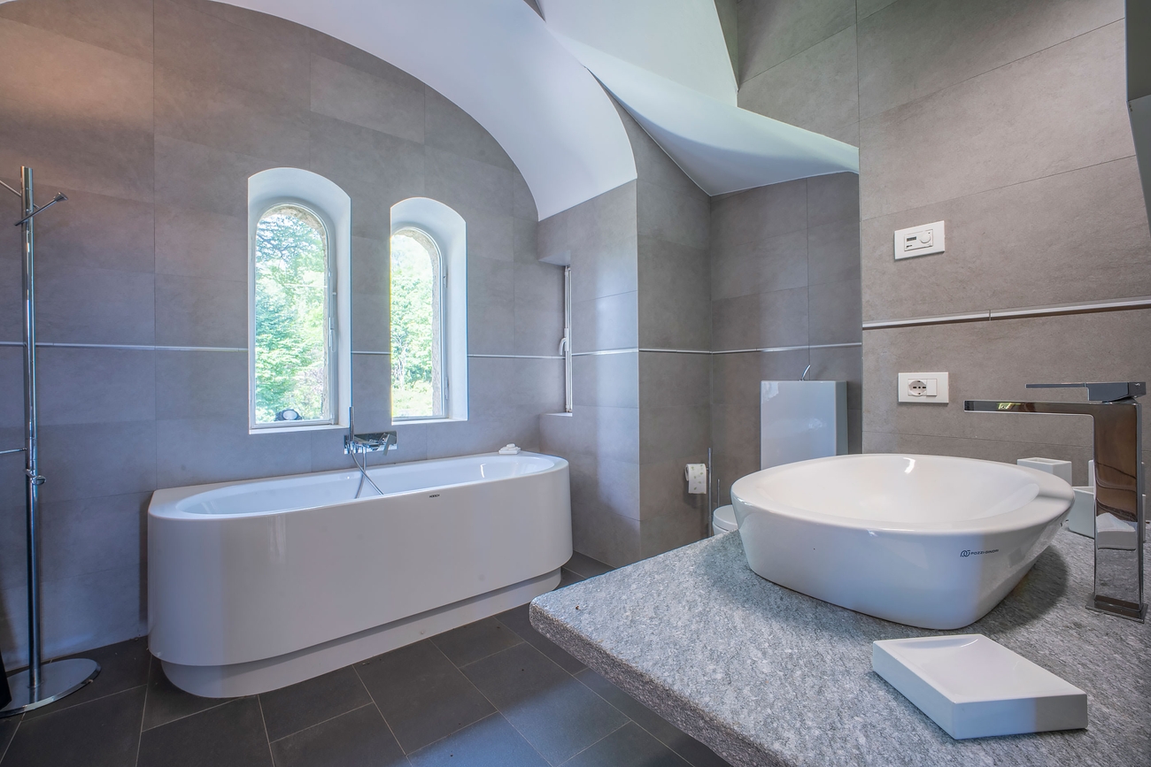 GIGNESE Splendida Villa Con Parco E Dependance Alpino Immobiliare
