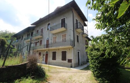 Ancient portion of house with land on the heights of Lake Maggiore