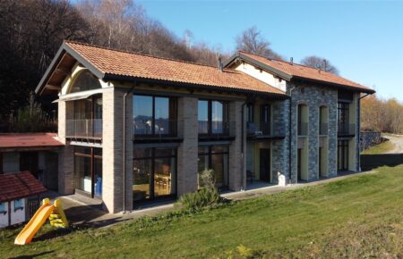 Grande casale  con vista lago Maggiore