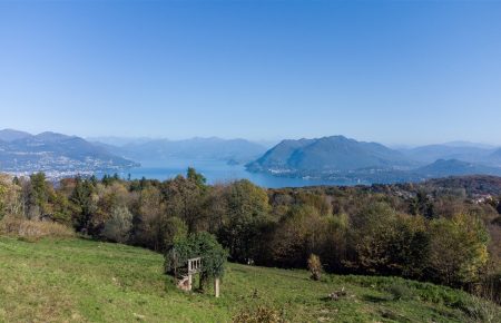 Terreno edificabile con vista lago