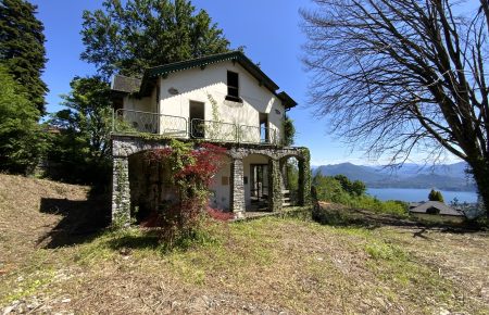 Period villa Stresa hills with view of Lake Maggiore Period villa Stresa hills with view of Lake Maggiore
