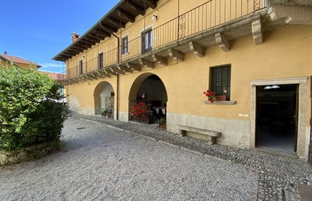 Bilocale con portico in centro storico Gignese