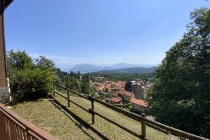 Three-room apartment with panoramic views and a livable porch in Gignese