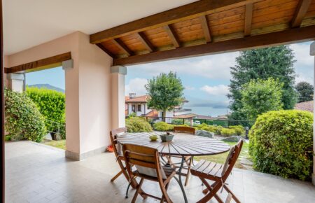 Appartamento in elegante residence con piscina e vista lago