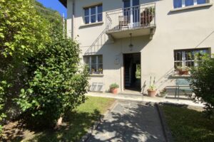 Casa di sapore con ampio giardino sulle colline di Stresa